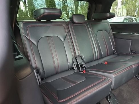Used 2022 Ford Expedition Limited image 11