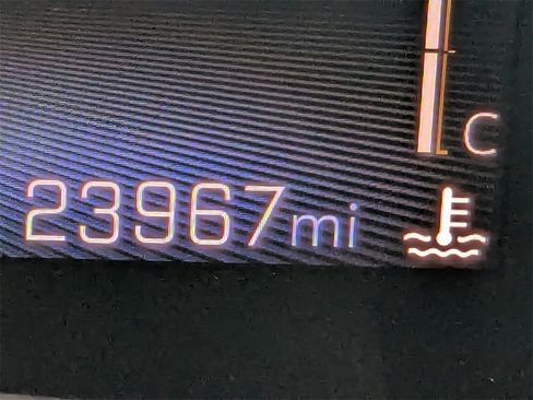 Certified 2025 Chevrolet Trax LT image 30