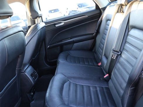 Used 2018 Ford Fusion SE w/ Fusion SE Technology Package image 16