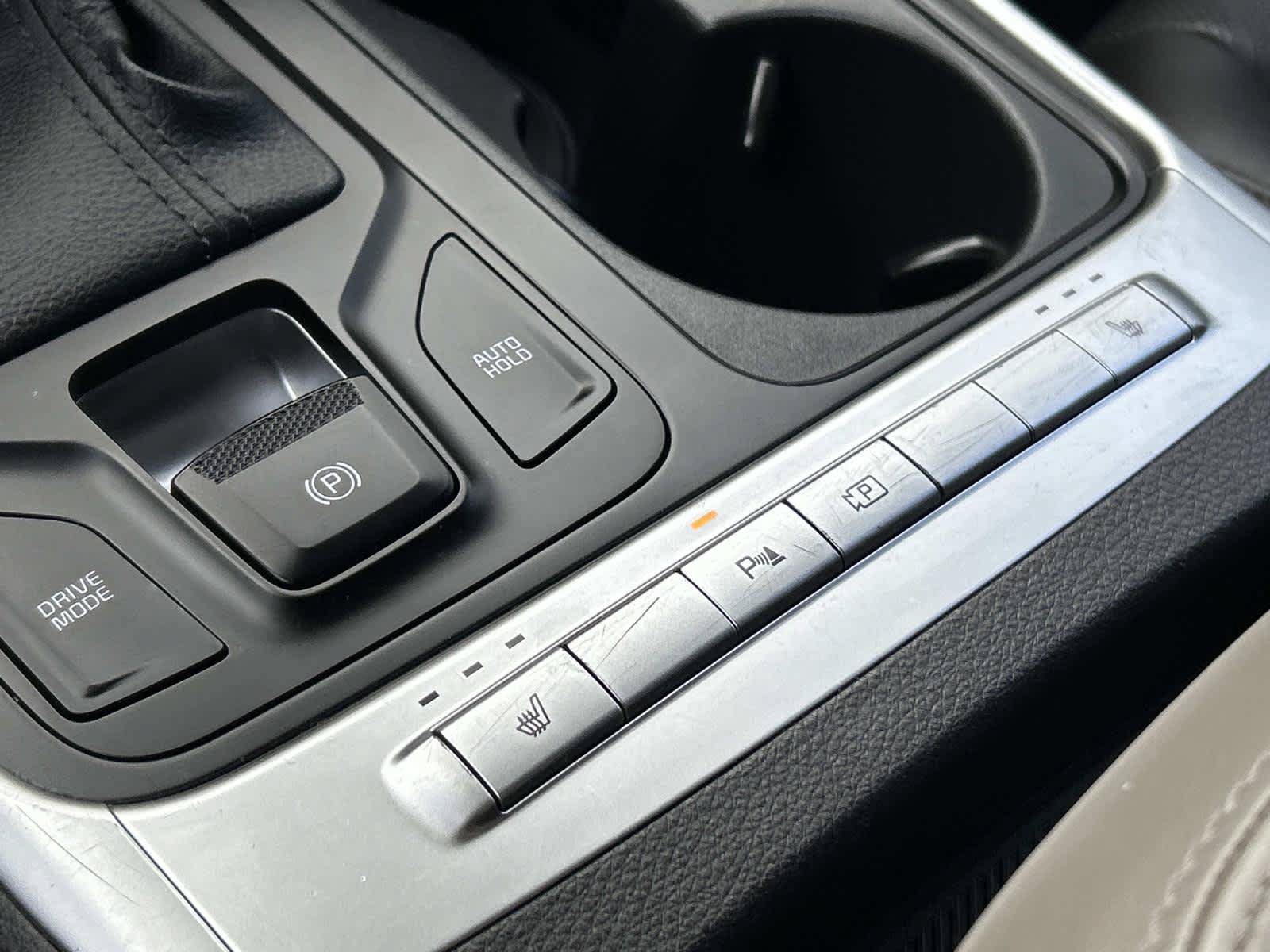 Used 2025 Kia Carnival FWD image 32