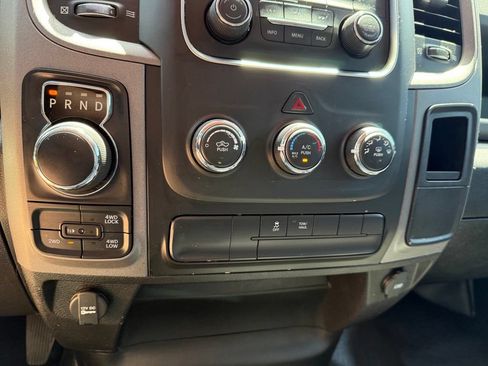 Used 2020 RAM 1500 Tradesman w/ Chrome Appearance Group AWD/4WD image 18