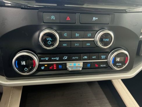 Used 2024 Ford Expedition Limited image 17