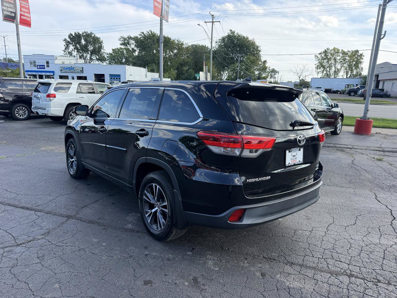 Used 2017 Toyota Highlander Plus AWD/4WD image 5