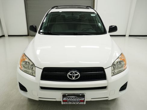 Used 2012 Toyota RAV4 FWD w/ Upgrade Value Pkg image 2
