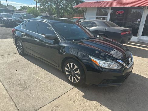 Used 2017 Nissan Altima 2.5 SV FWD image 3