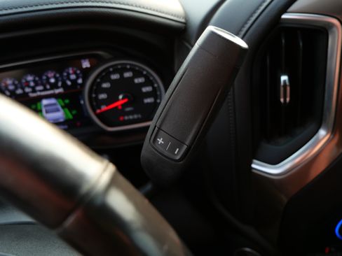 Used 2020 Chevrolet Silverado 1500 High Country w/ Technology Package AWD/4WD image 33