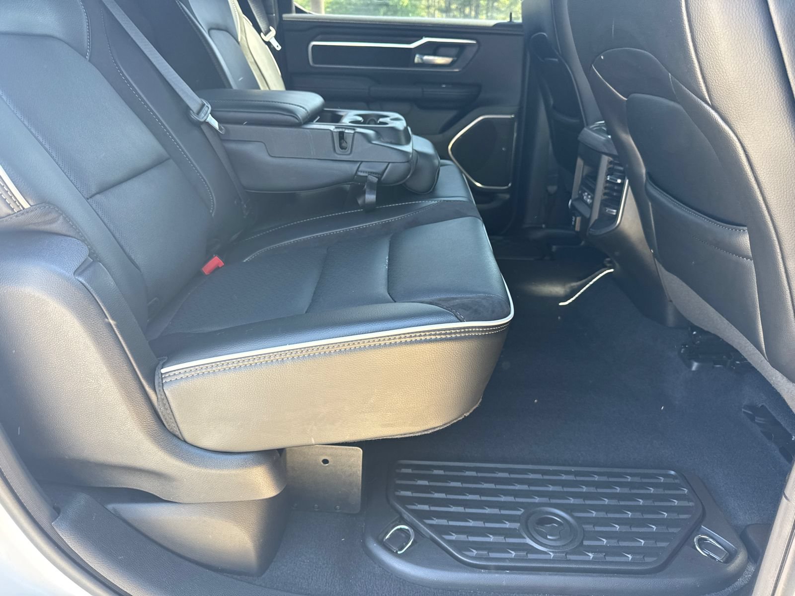 Used 2026 RAM 1500 Laramie AWD/4WD image 15