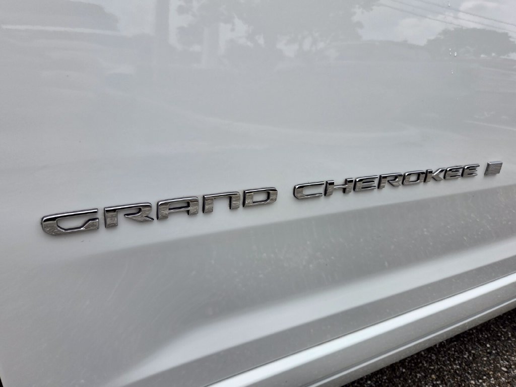 Used 2023 Jeep Grand Cherokee Overland AWD/4WD image 19