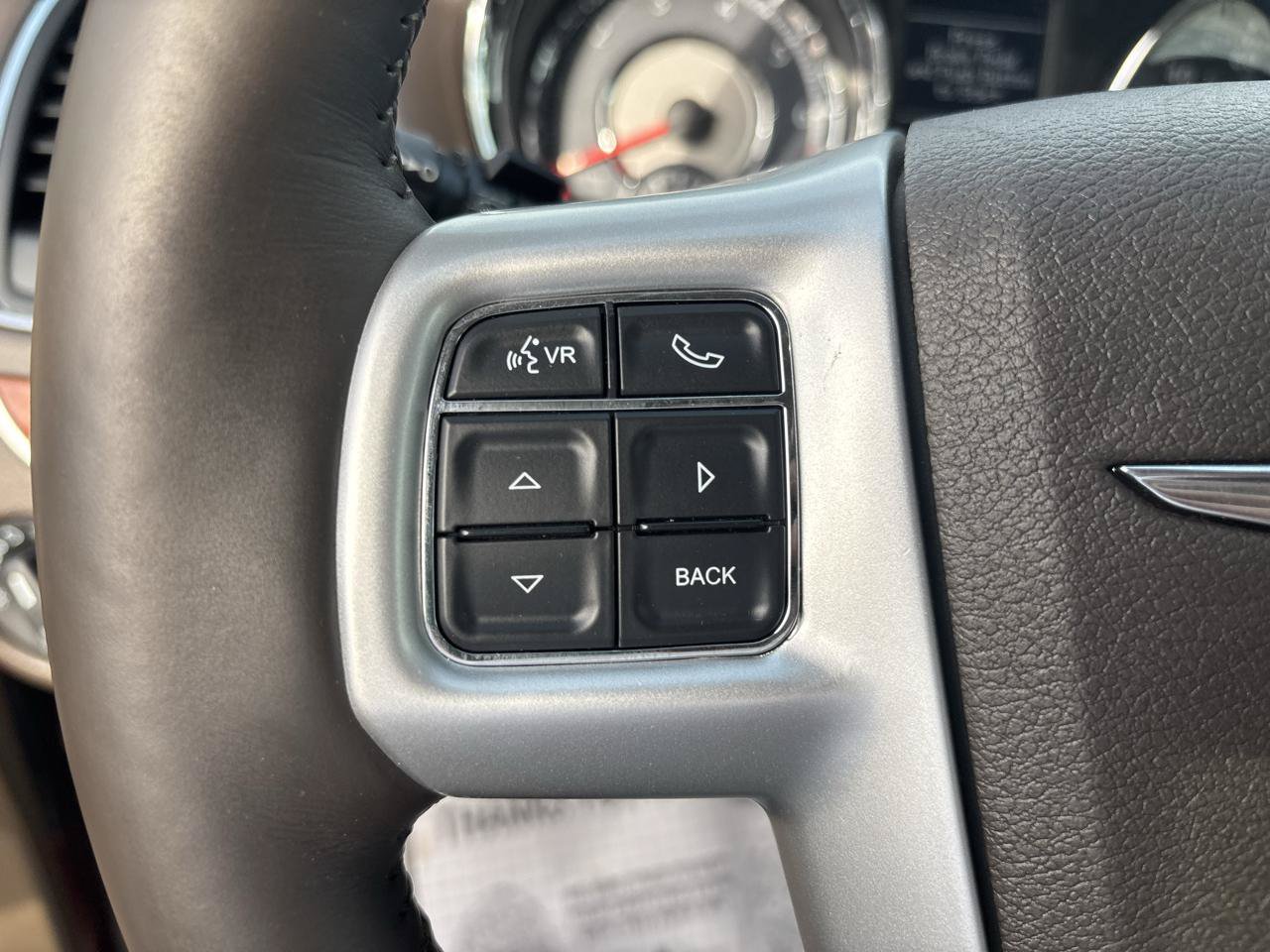 Used 2016 Chrysler Town & Country Touring w/ Driver Convenience Group FWD image 18