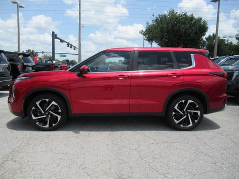 Used 2023 Mitsubishi Outlander SE AWD/4WD image 4