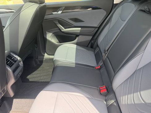 New 2026 Volkswagen Tiguan SE FWD image 17