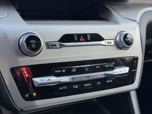 Used 2023 Ford Explorer XLT w/ Equipment Group 202A image 30