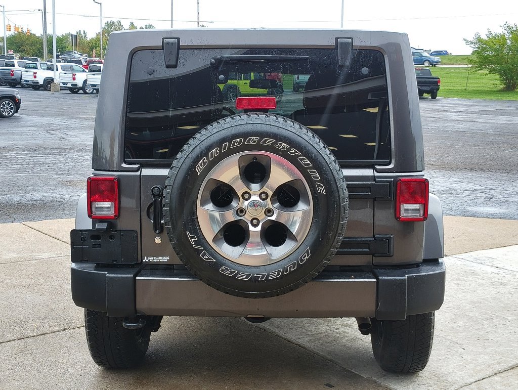 Used 2018 Jeep Wrangler Unlimited Sahara w/ Connectivity Group AWD/4WD image 6