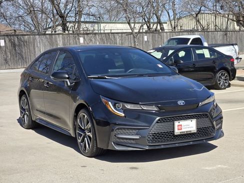 Used 2022 Toyota Corolla SE image 2