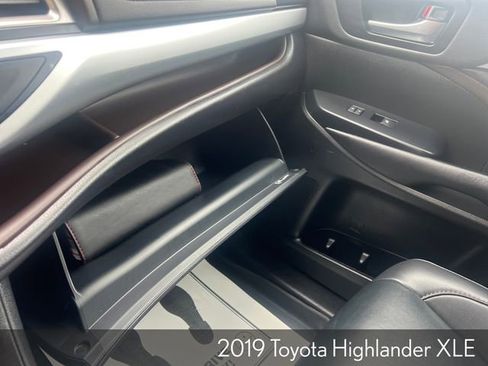 Used 2019 Toyota Highlander XLE image 36