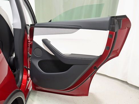 Used 2026 Tesla Model Y AWD image 37