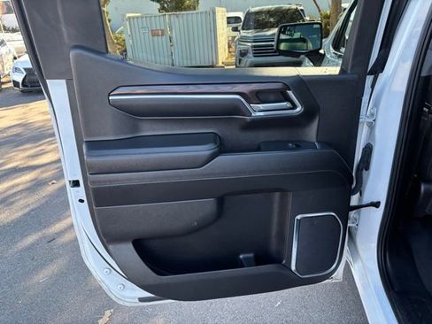 Used 2024 GMC Sierra 1500 SLT image 28