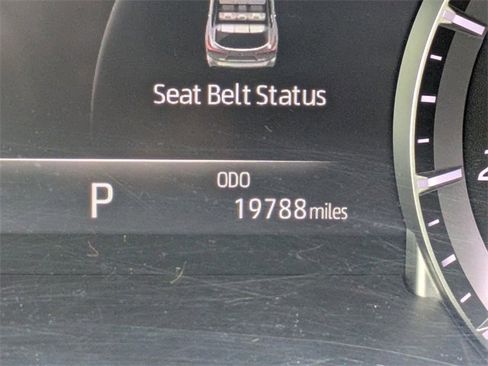 Used 2023 Toyota Highlander LE image 31