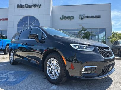 New 2026 Chrysler Pacifica Select