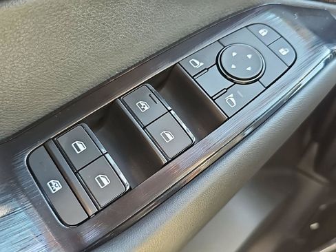 Used 2023 Nissan Rogue S AWD/4WD image 23