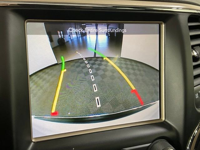 Used 2017 Jeep Grand Cherokee Overland AWD/4WD image 9