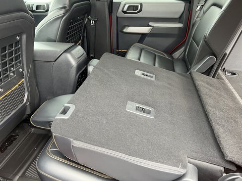 Used 2023 Ford Bronco Badlands image 18