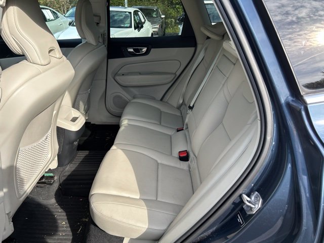 Used 2021 Volvo XC60 T5 Momentum w/ Premium Package AWD/4WD image 16