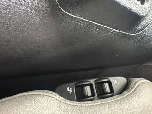 Used 2017 Nissan 370Z Touring image 30