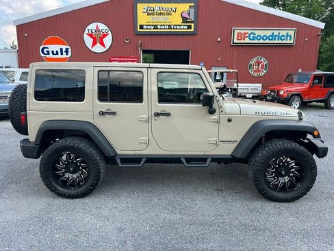 Used 2017 Jeep Wrangler Unlimited Rubicon AWD/4WD image 2