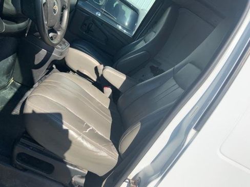 Used 2014 Chevrolet Express 2500 RWD image 7