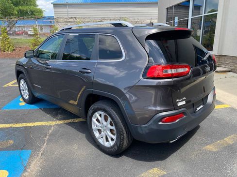 Used 2016 Jeep Cherokee Latitude w/ Comfort/Convenience Group AWD/4WD image 3