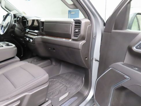 Used 2025 GMC Sierra 1500 SLE image 25