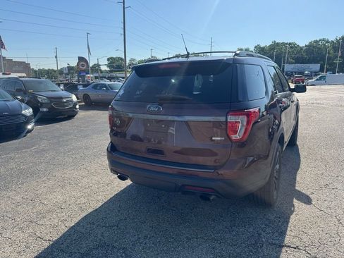 Used 2018 Ford Explorer XLT w/ Equipment Group 202A AWD/4WD image 7