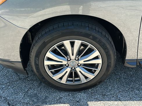 Used 2020 Nissan Pathfinder SV AWD/4WD image 9