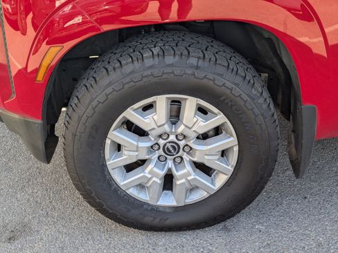 Used 2022 Nissan Frontier SV w/ Technology Package image 13