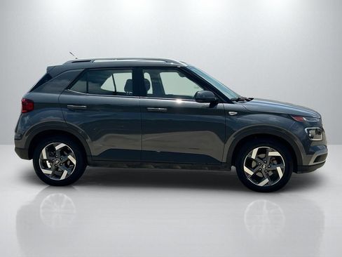 Used 2025 Hyundai Venue SEL FWD image 4