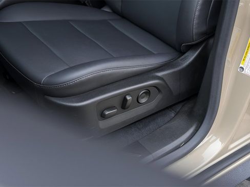 Used 2024 GMC Canyon Elevation w/ Elevation Premium Package image 11