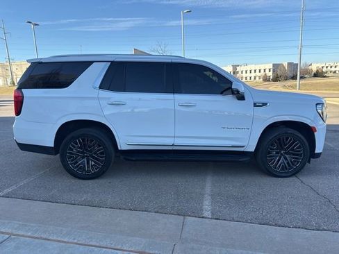 Used 2021 GMC Yukon SLT w/ SLT Premium Package image 4