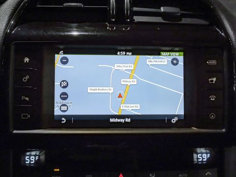 Used 2017 Jaguar F-PACE Premium image 20