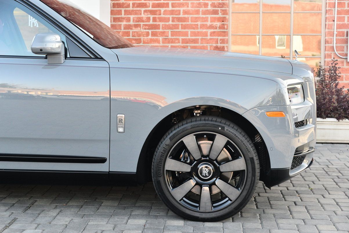 Certified 2022 Rolls-Royce Cullinan w/ Technology Package AWD/4WD image 9