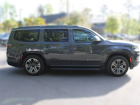 Used 2022 Jeep Wagoneer Series III w/ Rear Seat Video Group 1 image 15