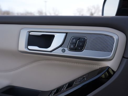 Used 2023 Ford Explorer Platinum w/ Class IV Trailer Tow Package image 22