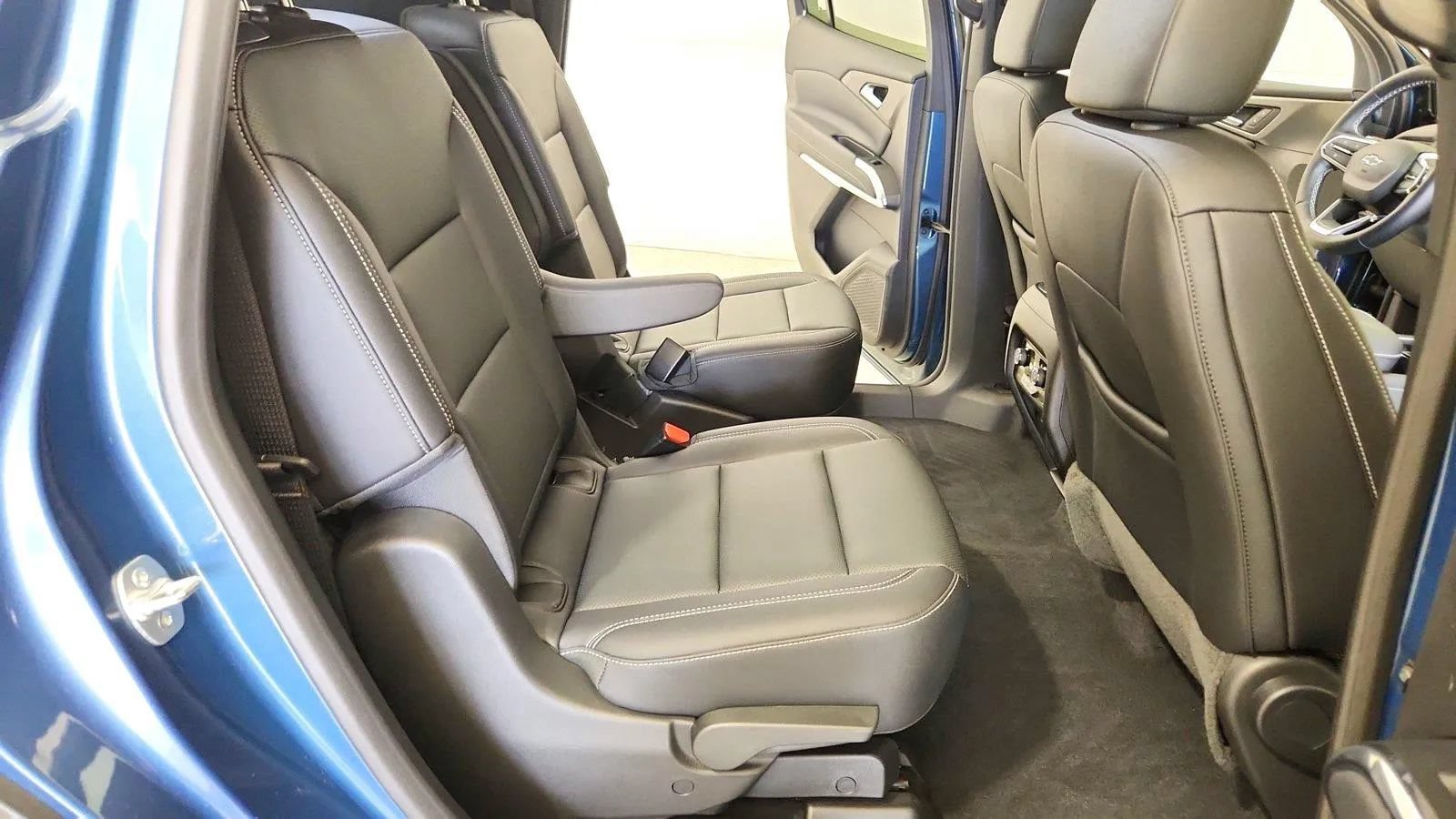 Used 2025 Chevrolet Traverse LT w/ Midnight/Sport Edition AWD/4WD image 28