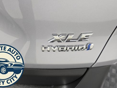 Used 2020 Toyota RAV4 XLE image 31