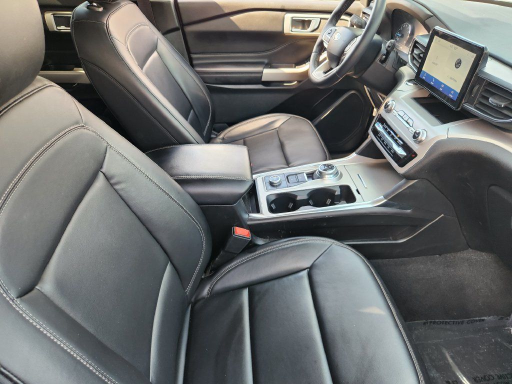 Used 2023 Ford Explorer XLT w/ Equipment Group 202A AWD/4WD image 14