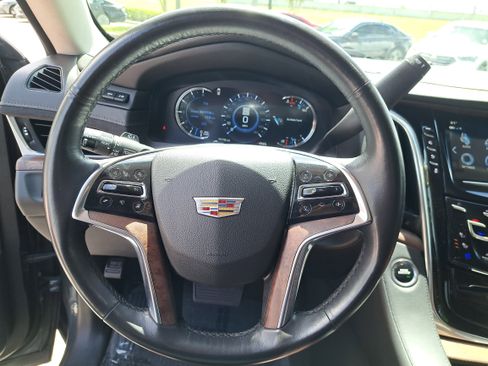 Used 2020 Cadillac Escalade Luxury AWD/4WD image 23