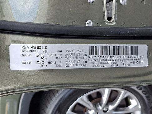 Certified 2019 Jeep Cherokee Latitude Plus AWD/4WD image 26