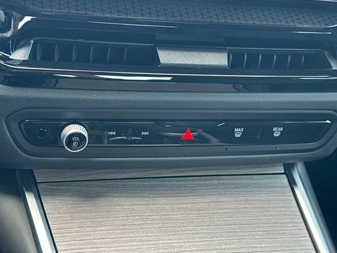 Used 2025 BMW 330i xDrive Sedan image 26