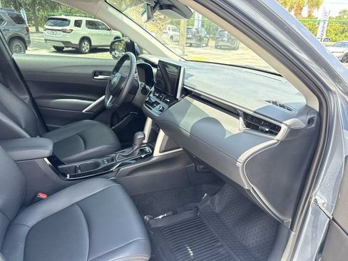 Used 2024 Toyota Corolla Cross XLE w/ Convenience Package AWD/4WD image 19