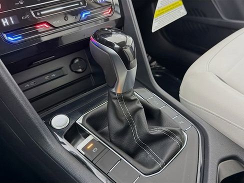 New 2026 Volkswagen Taos SE image 17